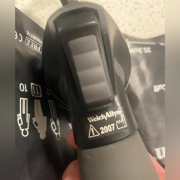 Welch Allyn Blood Pressure Cuff Set w/ Stethoscope & bandage scissors - Picture 10 of 14